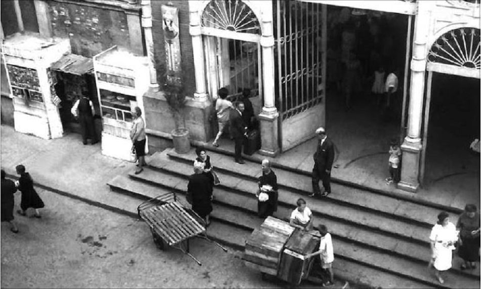 Foto 1 - El ambiente del Mercado Central en los años 50
