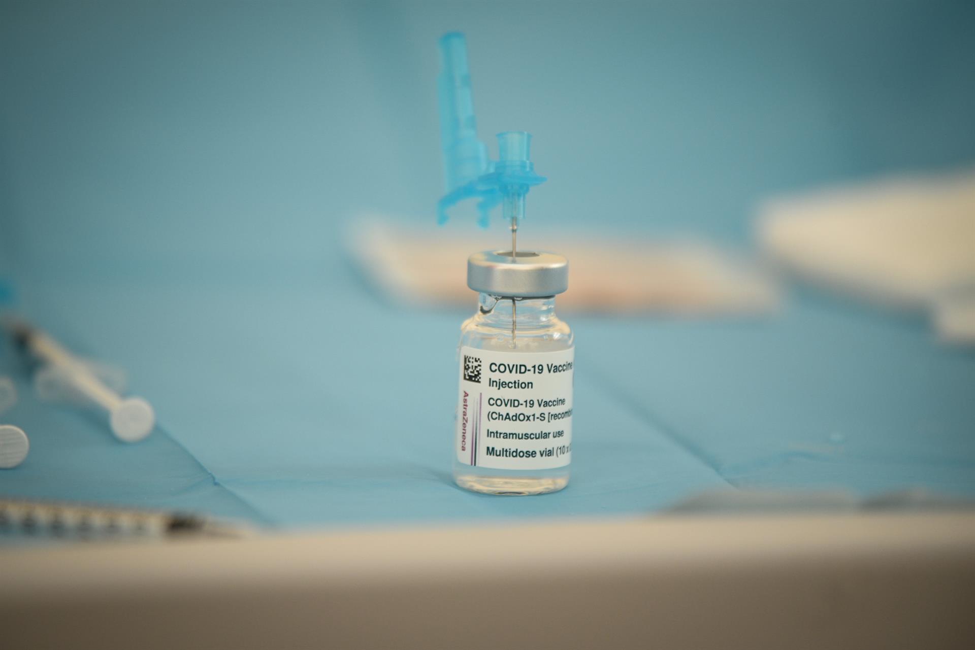 Foto 1 - La Agencia Europea encuentra “posible relación” entre la vacuna de AstraZeneca y los casos...