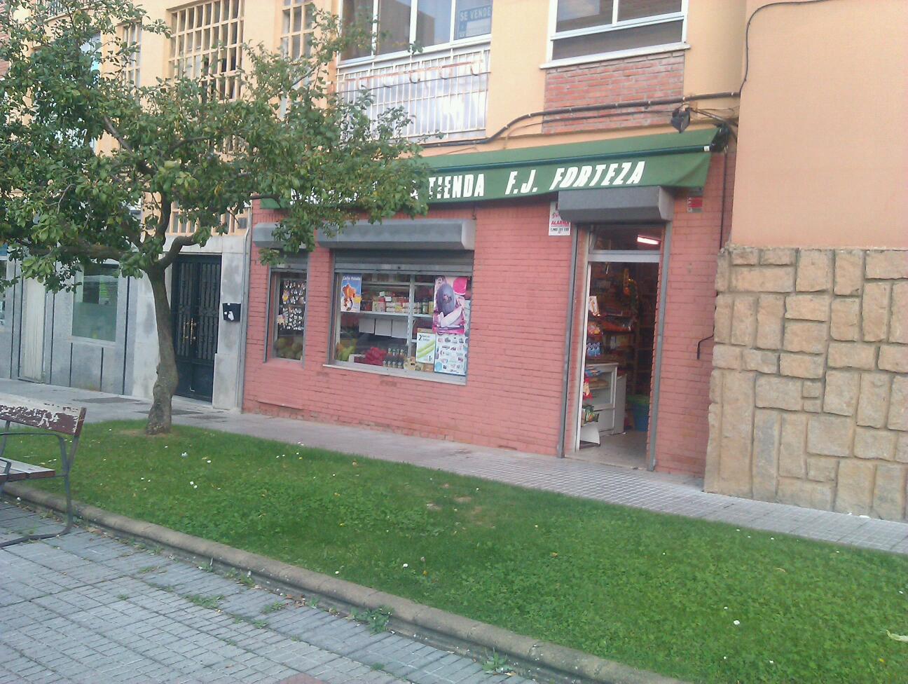 Almacén de Frutas y Alimentación La Tienda F.J.Forteza