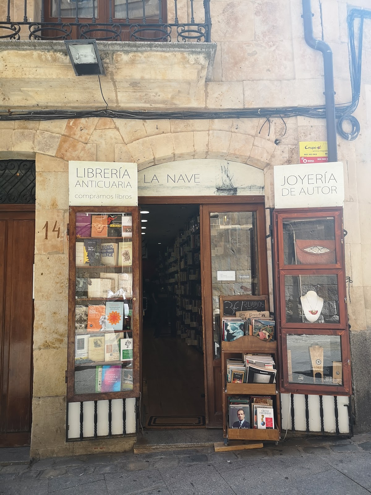 La Nave, librería anticuaria