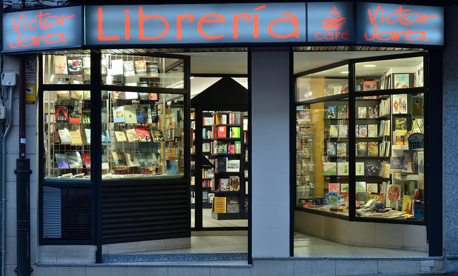 Librería Víctor Jara