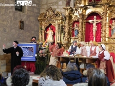 Representación de la obra 'Buscando a Nebrija', en la iglesia de Cabrerizos. Foto de J. P.