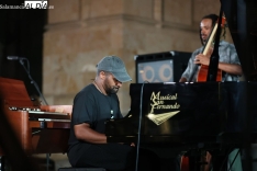 Concierto de Sullivan Fortner y Peter Bernstein en el Patio Chico de Salamanca. Foto de David Sañudo
