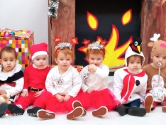 Foto 6 - Los alumnos de la Escuela Infantil se disfrazan con motivo de la llegada la Navidad