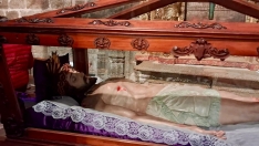 Foto 3 - Santiago de la Puebla se sumerge en el silencio del Santo Entierro