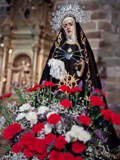 Foto 4 - Santiago de la Puebla se sumerge en el silencio del Santo Entierro