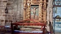 Foto 5 - Santiago de la Puebla se sumerge en el silencio del Santo Entierro