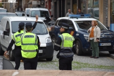 Tensión en la plaza del Oeste y un detenido por las protestas vecinales ante la tala de árboles | FOTOS: Vanesa Martins