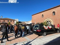 Foto 5 - Más de 500 personas arropan a la familia del joven Iván Díaz en su funeral