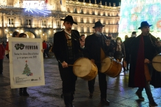 Los tamborileros han animado con su música este jueves el centro de la ciudad