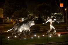 Iluminación del monumento al Carnaval del Toro