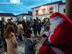 imagen de recuerdo de la visita de Papá Noel a los niños de Lumbrales / E. Corredera