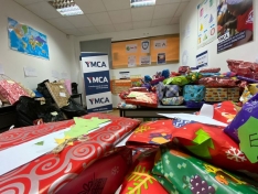 Foto 3 - YMCA realiza su anual entrega de regalos y juguetes 