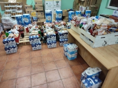 Foto 3 - La Asociación San José Artesano entrega 80 cestas de navidad entre las familias mas necesitadas de la comarca