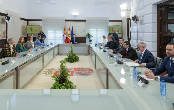 Mañueco articula una estrategia conjunta que para reforzar la posición de Castilla y León ante los aranceles de Estados Unidos