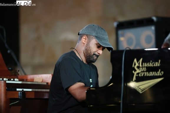 VÍDEO y FOTOS | Festival de Jazz de Salamanca 2025: Sullivan Fortner inaugura con éxito