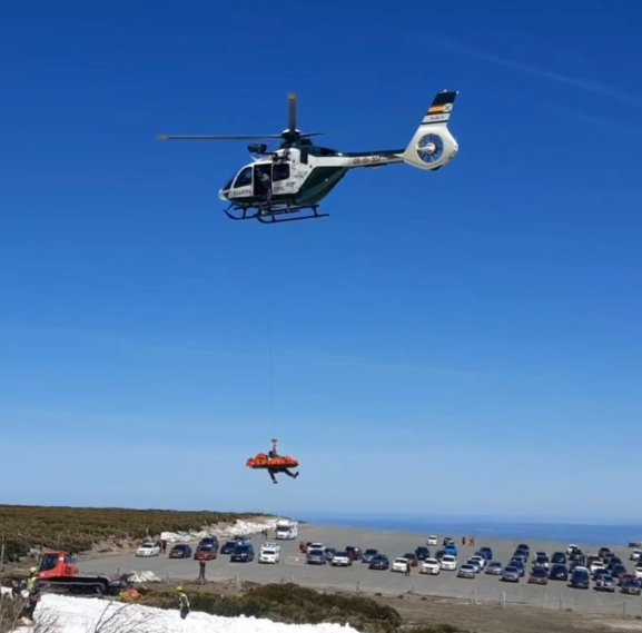 VÍDEO | La Covatilla cierra temporada con simulacro del GREIM