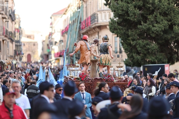 VÍDEO Y FOTOS | El Santo Entierro vuelve a recorrer las calles de Salamanca 