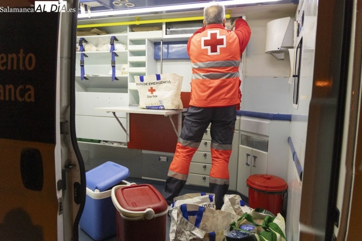 Un aliento de esperanza: la labor de los voluntarios de Cruz Roja Salamanca para llevar calor y comida a las personas sin hogar (GALER&Iacute;A DE FOTOS)   | Imagen 1