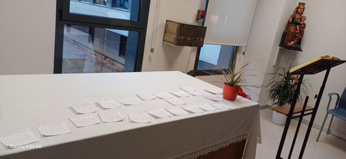 &quot;Un refugio en los momentos m&aacute;s duros&quot;. El papel de los capellanes en el Hospital de Salamanca | Imagen 1