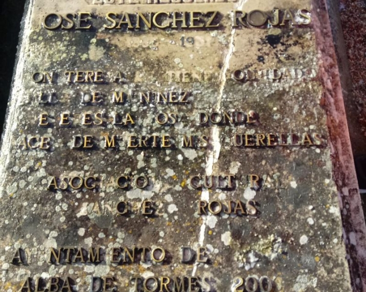Foto 2 - El Ayuntamiento restaura la sepultura de José Sánchez Rojas en el 90 aniversario de su fallecimiento