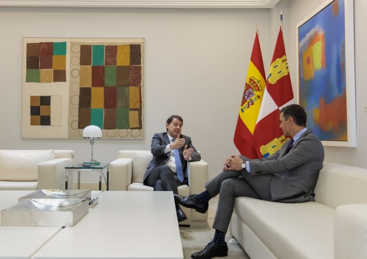 Encuentro del presidente de la Junta de Castilla y León y el presidente del Gobierno, este jueves en Moncloa. Fotos: F. Heras/Moncloa