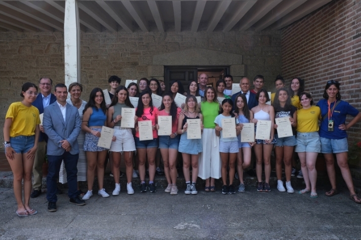 La consejera de Educación entrega en Villarino los diplomas a los alumnos de inmersiíon lingüística al Inglés 