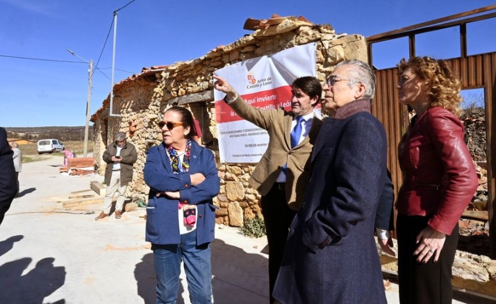 El consejero de Medio Ambiente, Vivienda y Ordenación del Territorio, Juan Carlos Suárez-Quiñones, visita Santo Domingo de Silos. Foto JCYL