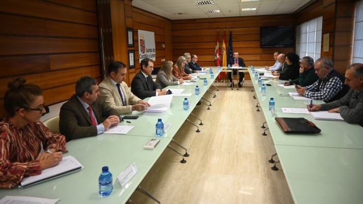 Reunión del Consejo Agrario al que han asistido el consejero de Agricultura y Ganadería, y representantes de las OPAs de Castilla y León 
