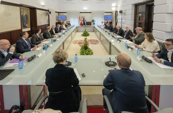 Reunión de Mañueco con agentes del Diálogo Social, Consejo de Cámaras, OPAs, partidos políticos y la Federación Regional de Municipios y Provincias | JCYL