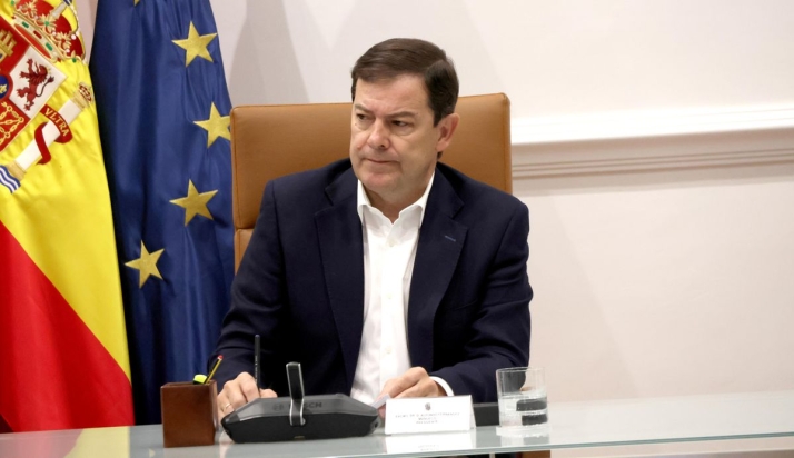 El presidente de la Junta, Alfonso Fernández Mañueco, ha anunciado que el Ejecutivo analizará la posibilidad de mantener el operativo de lucha contra incendios activo durante todo el año. Foto JCyL