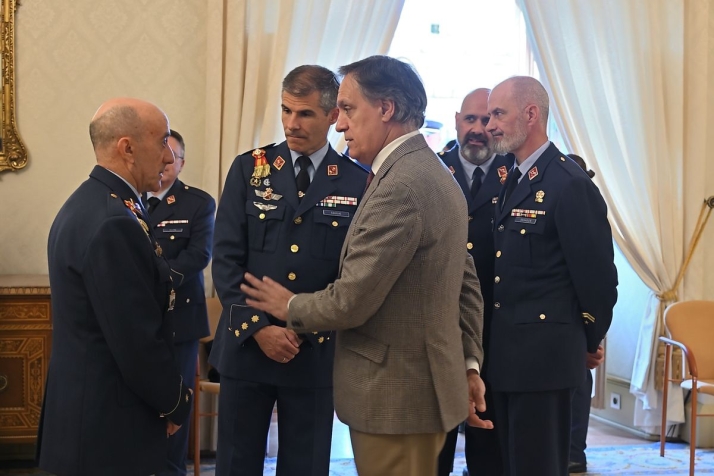 Foto 2 - Garc&iacute;a Carbayo nombra Hu&eacute;spedes Distinguidos a 76 alumnos de las academias del Aire en Matac&aacute;n