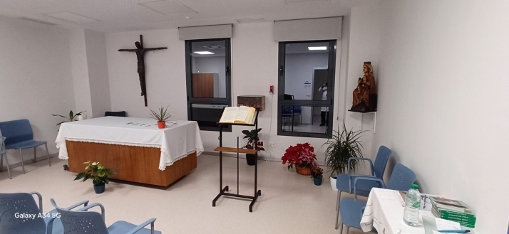 &quot;Un refugio en los momentos m&aacute;s duros&quot;. El papel de los capellanes en el Hospital de Salamanca | Imagen 2