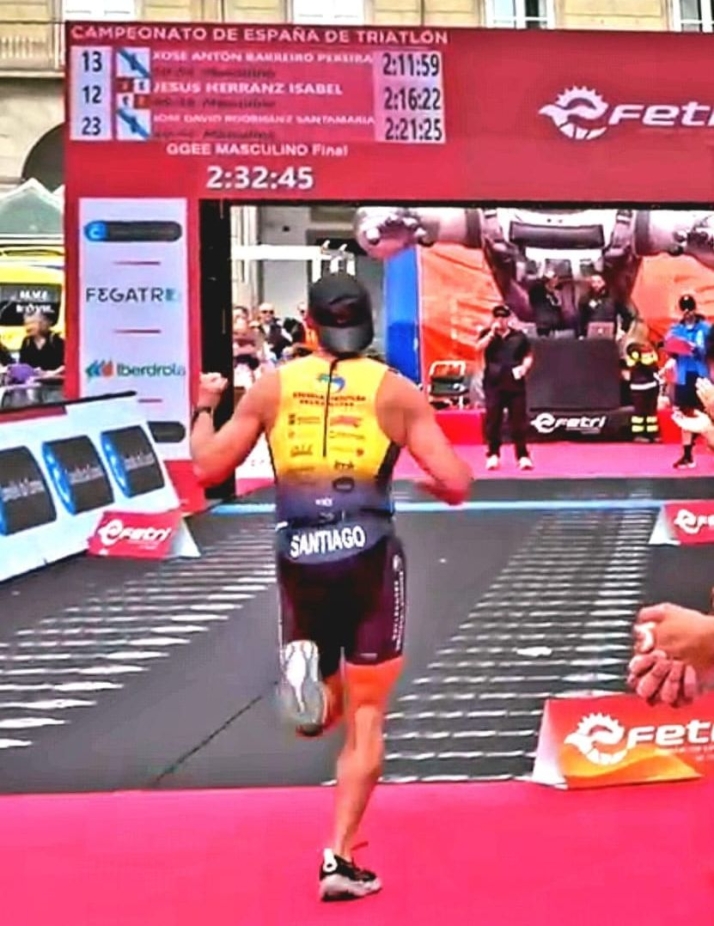 Un policía nacional de Salamanca se corona campeón de España de Triatlón Olímpico | Imagen 1