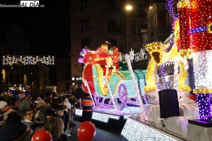 Pap&aacute; Noel recorrer&aacute; este domingo las calles de Salamanca con un cortejo de 350 artistas  | Imagen 1