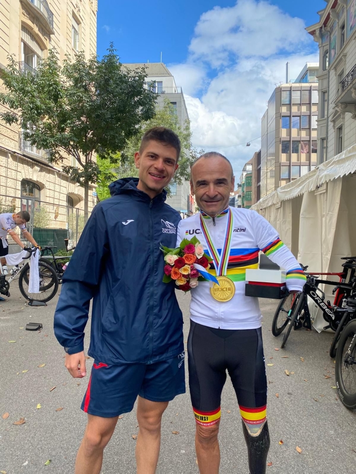 Pablo Ruano, el fisio salmantino que trabaja en la &eacute;lite del ciclismo adaptado: &quot;Todos tienen una historia de superaci&oacute;n digna de admiraci&oacute;n&quot; | Imagen 2