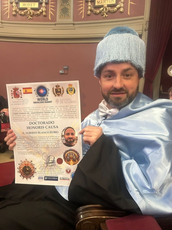 El escritor salmantino Alberto Blanco Rubio, investido doctor honoris causa por el Ateneo de Madrid | Imagen 1