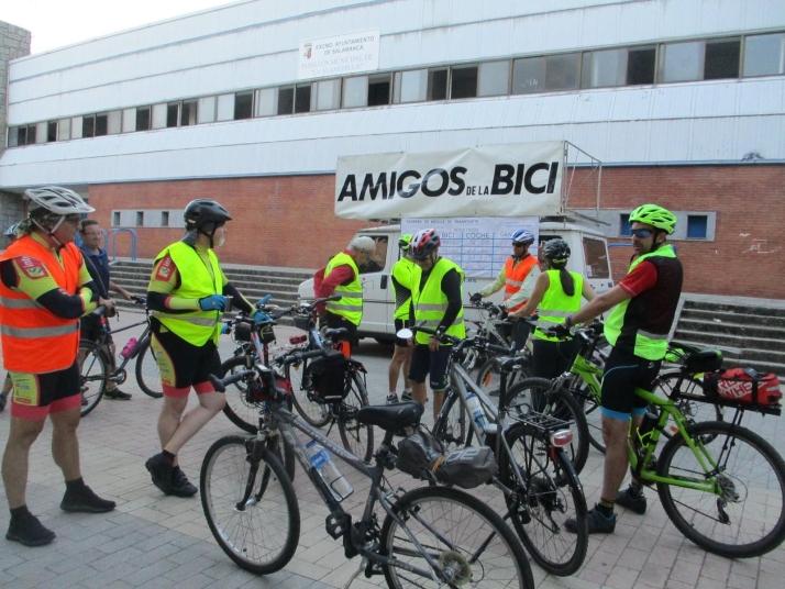Amigos de la Bici: cuatro d&eacute;cadas de compa&ntilde;erismo y &quot;ciclismo slow&quot; por las carreteras de Salamanca | Imagen 2