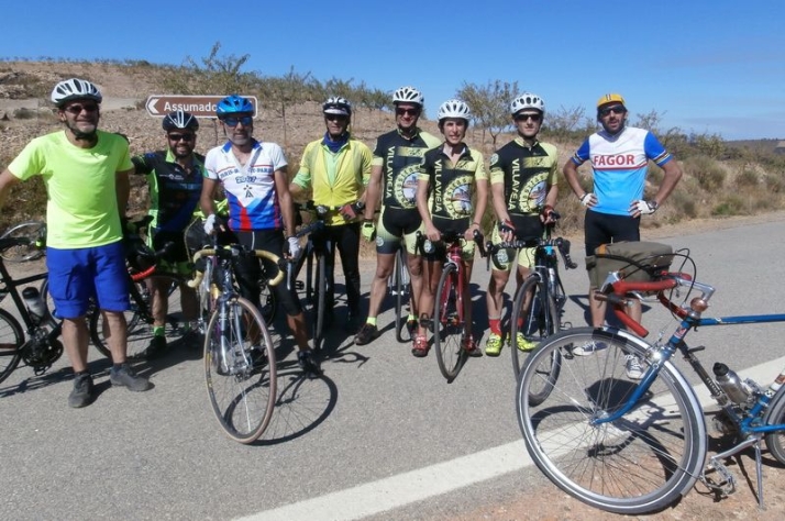 Amigos de la Bici: cuatro d&eacute;cadas de compa&ntilde;erismo y &quot;ciclismo slow&quot; por las carreteras de Salamanca | Imagen 1