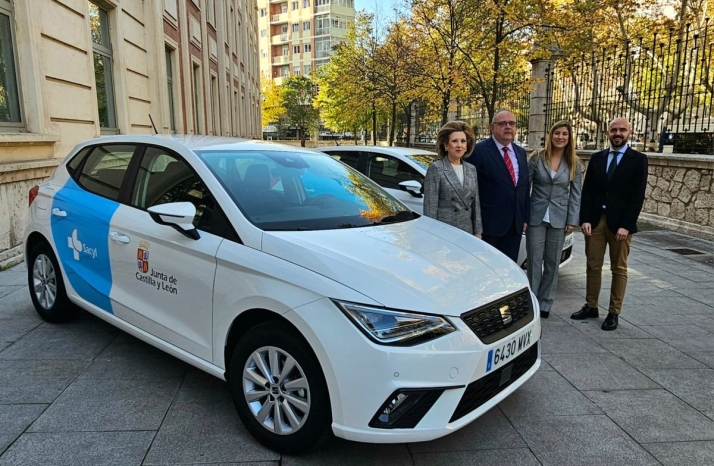 Acto de entrega de vehículo de la Consejería de Sanidad para Atención Primaria