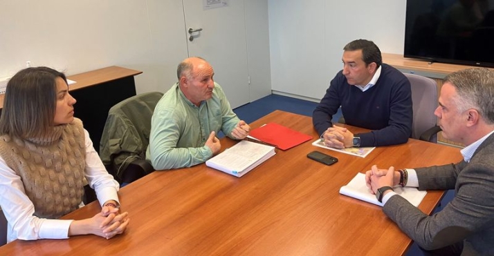 Reunión con el alcalde de Calvarrasa de Arriba, Julián Mateos.