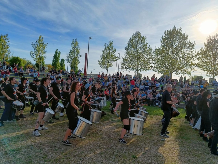 &quot;Nos oyen venir y les entran ganas de bailar&quot;. El ritmo de Blocco Charro tomar&aacute; el centro de Salamanca | Imagen 1