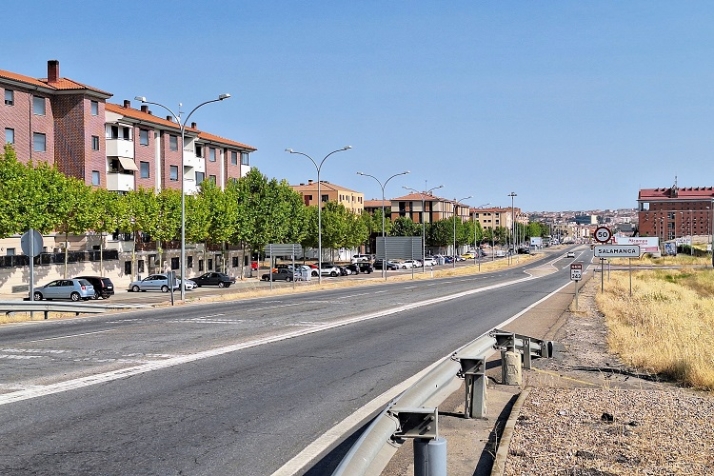 Saavedra y Fajardo cortada 8 meses, &iquest;por qu&eacute; no se ha aprovechado para mejorar esta vieja traves&iacute;a? | Imagen 4