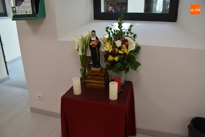 Montado en una nueva ubicaci&oacute;n el cl&aacute;sico altar de Santa Rita en la Casa Consistorial | Imagen 1