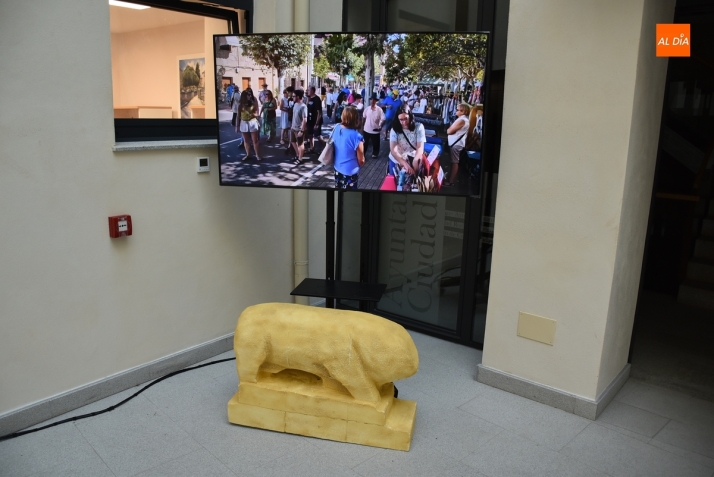 El patio de la Casa Consistorial incorpora una reproducci&oacute;n del Verraco | Imagen 1