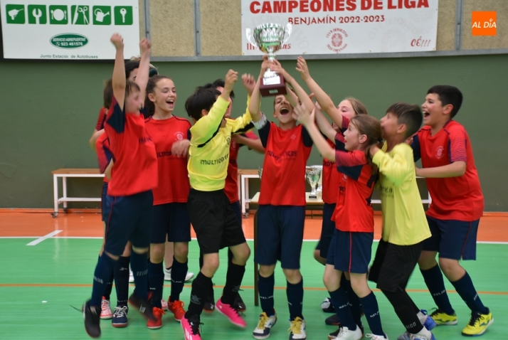 El Alev&iacute;n A y el Benjam&iacute;n A del III Columnas luchar&aacute;n desde el viernes por los entorchados regionales | Imagen 1