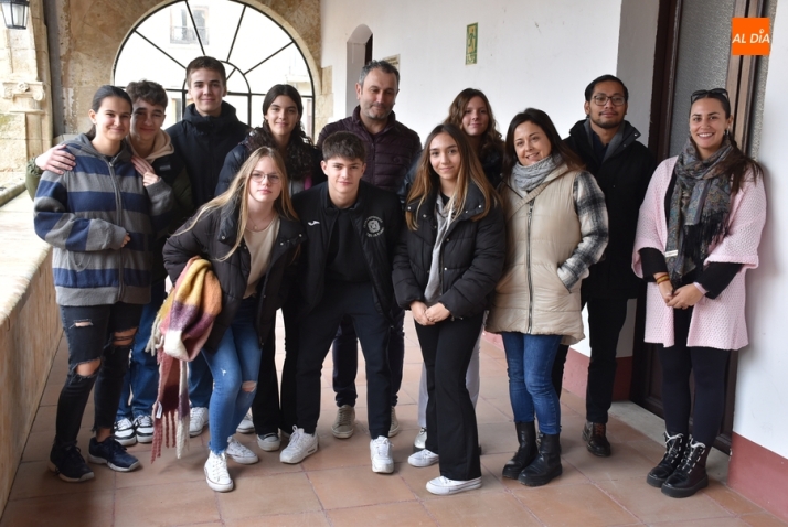 Alumnos del IES Tierra visitan el Ayuntamiento para indagar en cuestiones medioambientales | Imagen 1