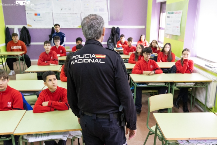 "En internet hay que ser desconfiados", alerta el inspector Santero sobre los riesgos de las rrss en menores  | Imagen 2