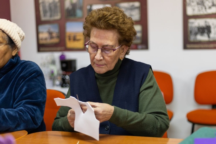 FOTOS | Los protagonistas de los talleres de Cruz Roja toman la palabra: "Es una manera de estar con los vecinos” | Imagen 2