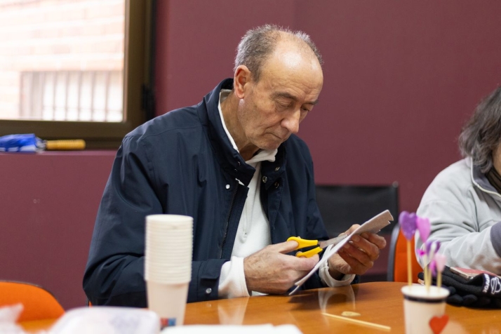 FOTOS | Los protagonistas de los talleres de Cruz Roja toman la palabra: "Es una manera de estar con los vecinos” | Imagen 3